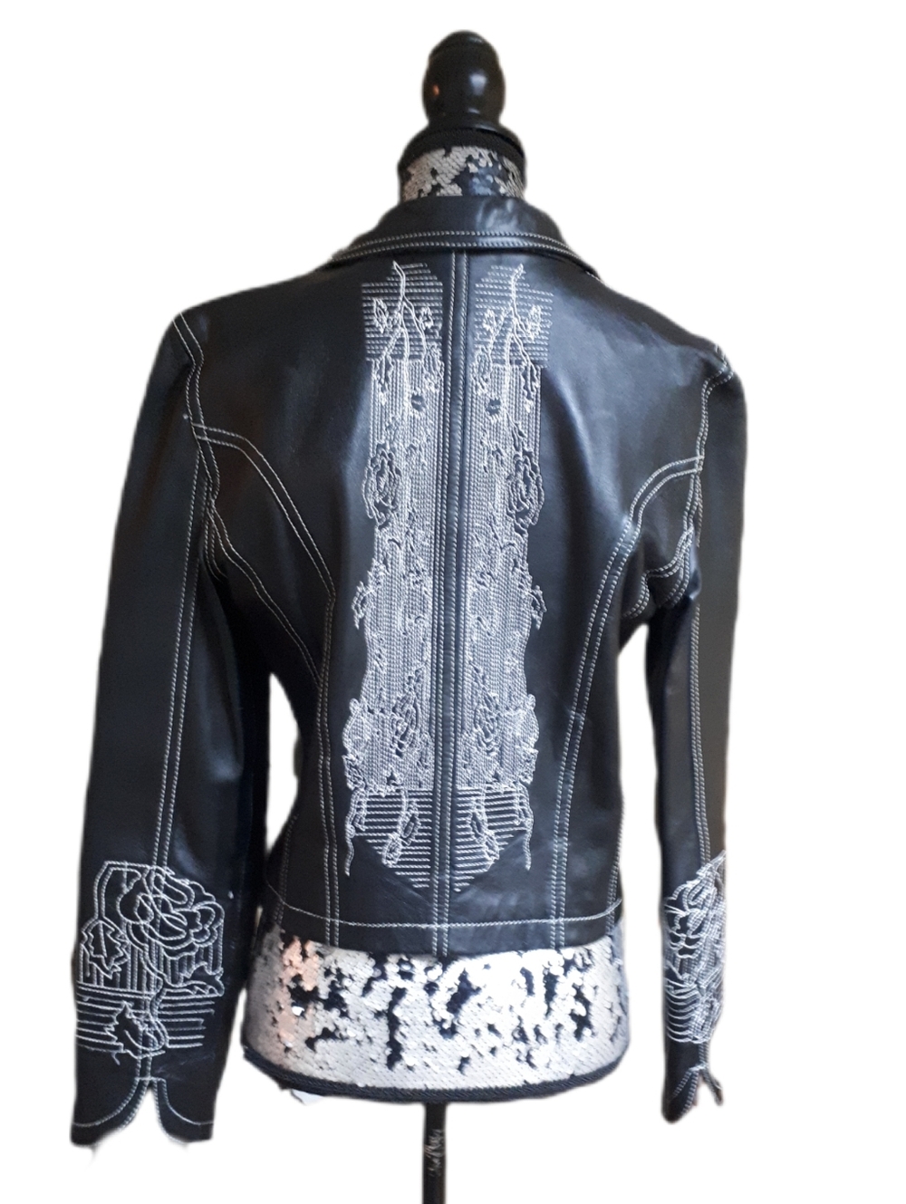 Ibisco Novira Vintage Black Leather Jacket with Intricate Stitching